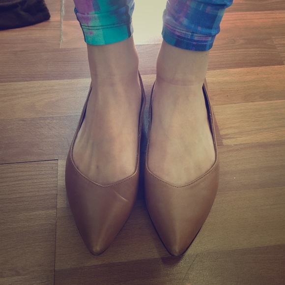 Audrey Brooke Nora Flat pointy tan color size 6.5