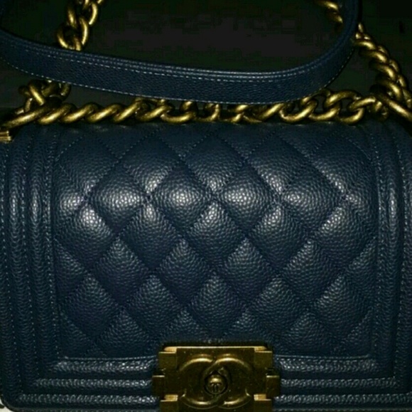 Chanel - Louis Vuitton - Moschino - - Picture 3 of 4