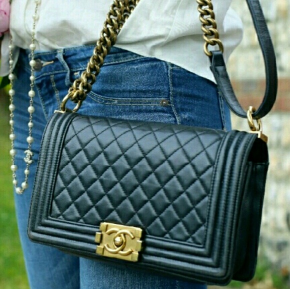 Chanel - Louis Vuitton - Moschino - - Picture 4 of 4