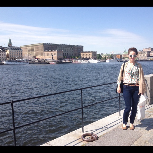 Meet your Posher, Lisa - Picture 2 of 3