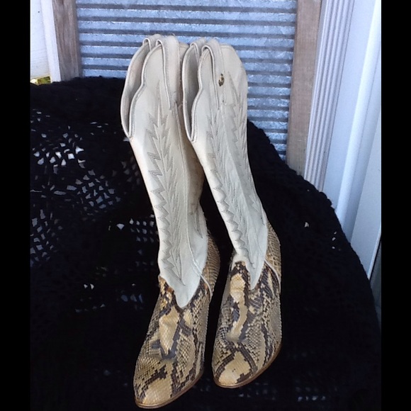 GORGEOUS LEATHER PYTHON COWBOY BOOTS - Picture 2 of 4