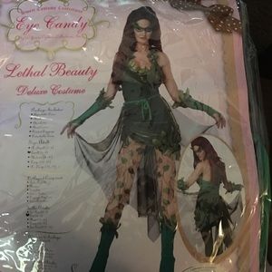 Poison ivy Halloween costume. Size small.