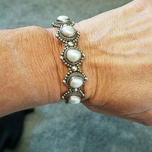 STERLING SILVER MOTHER OF PEARL BANGLE