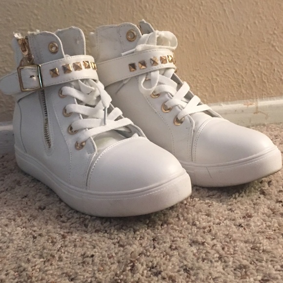 Ordered online for size 9 fits more like size 8