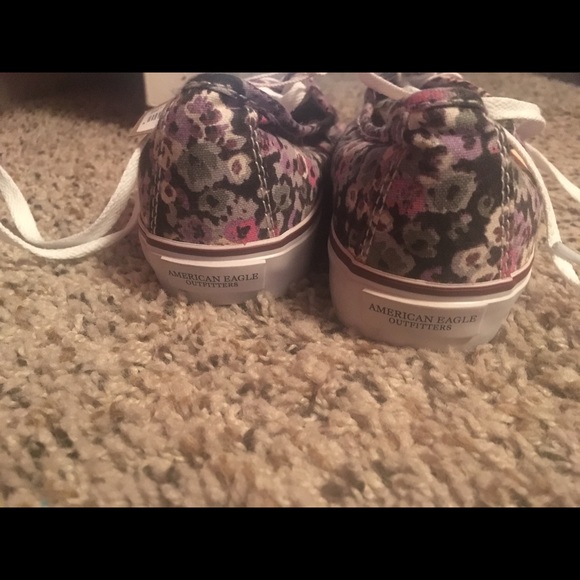 American Eagle Shoes - Picture 2 of 3