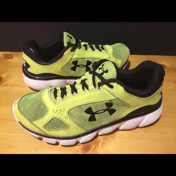 Kid's Size 5.5Y Yellow & Black Under Armour Shoes