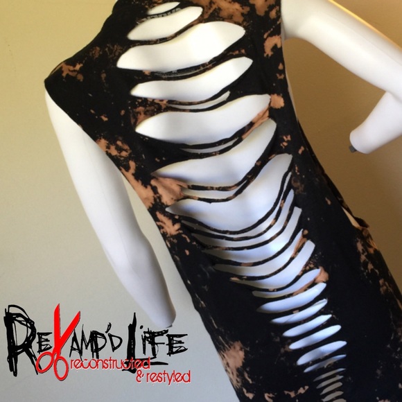 CHUCKY'S BACK! • distressed Child's Play tshirt - Picture 2 of 3