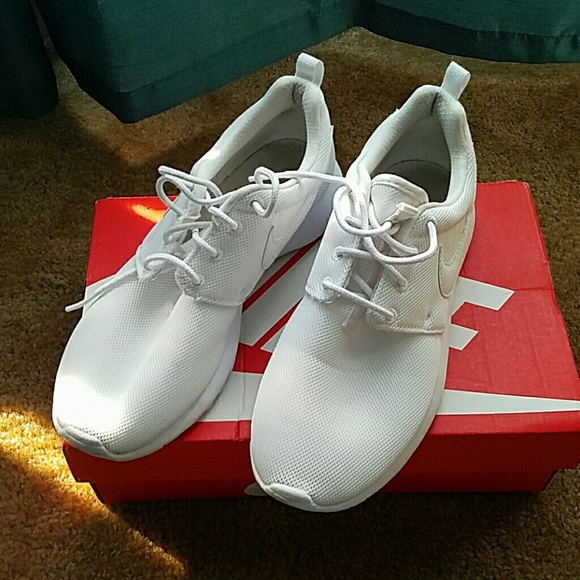 Nike Roshe sneakers 5y= 6.5-7 women