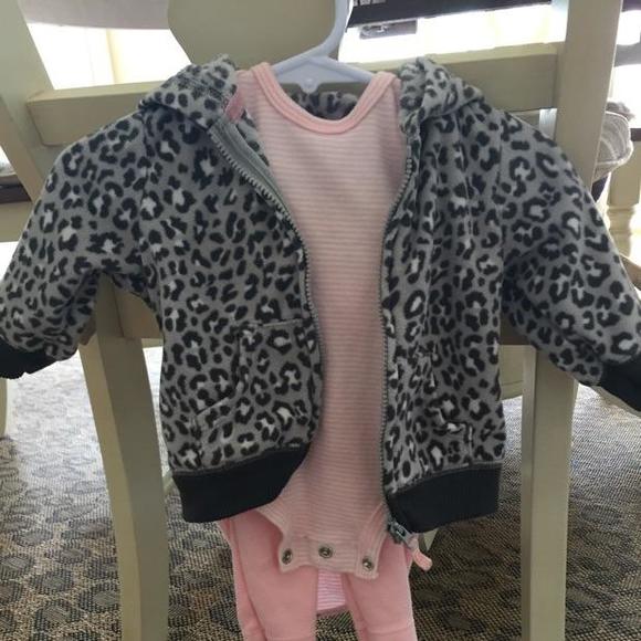 Grey leopard and pink outfit