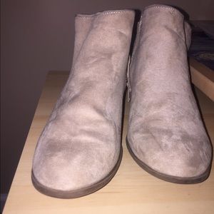 Vera Wang short suede booties