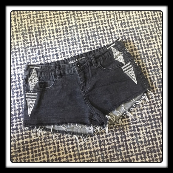 Billanbong cut-off embroidered shorts