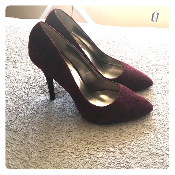 Plum suede pointy pumps