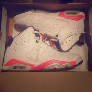 Air Jordan's 6 retro size 6.5