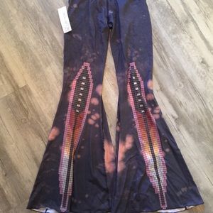 Teeki Bellbottom leggings