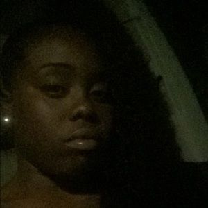 Meet your Posher, Deaya