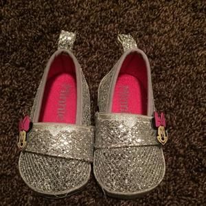 🎀 silver glittery Minnie Mouse shoes