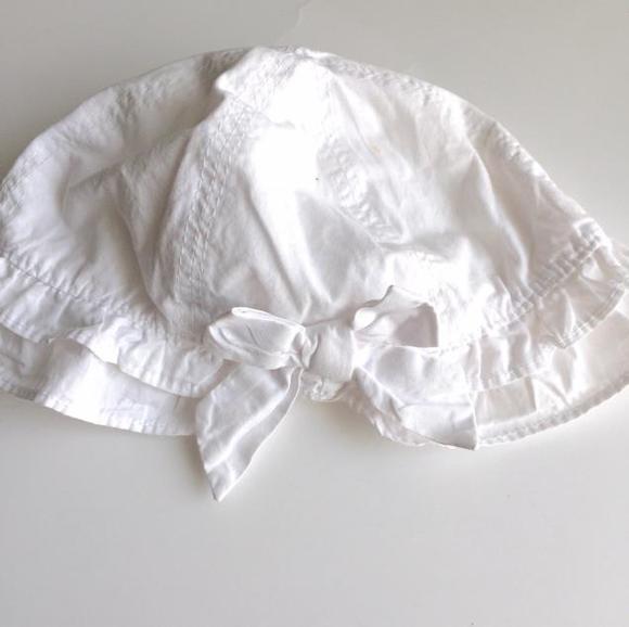 Children's place white ruffle hat - Picture 4 of 4
