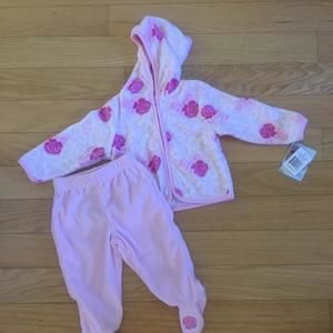 NWT 2 piece set - Fleece hooded top and footed bottoms size 9 months