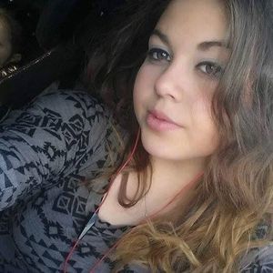 Meet your Posher, Danae