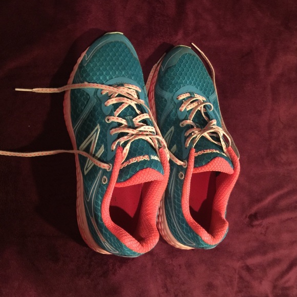 New Balance sneakers 👟 SZ 10 run small SZ 8-10