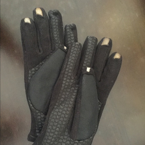 Gloves with tips you can use on touch screen - Picture 1 of 4