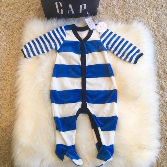 GAP✨ NWT footed one-piece