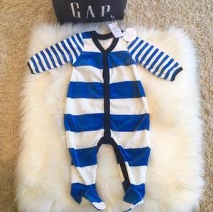 GAP✨ NWT footed one-piece