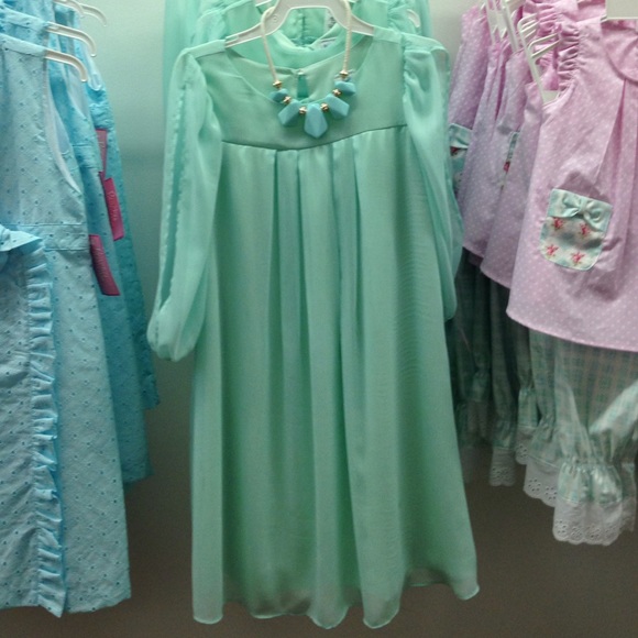 NEW - Mint green split sleeve dress
