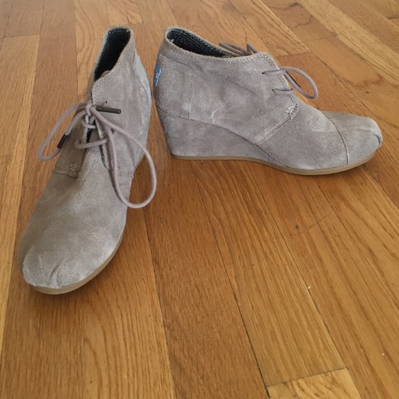 Tom's desert booties, sand - size 6