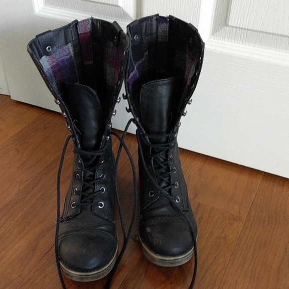 Black combat boots MAKE AN OFFER!!