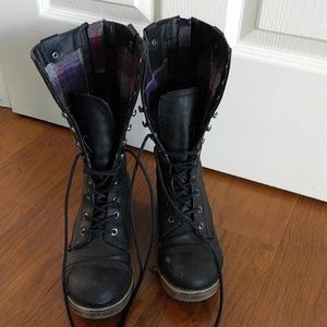 Black combat boots MAKE AN OFFER!!