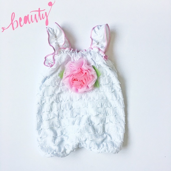 🌟gorgeous pink and white romper🌟