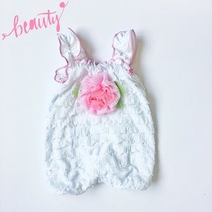 🌟gorgeous pink and white romper🌟