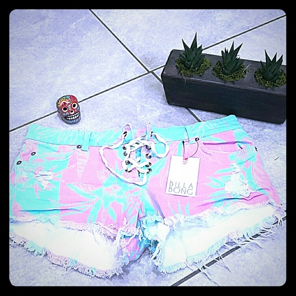 NWT Billabong shorts