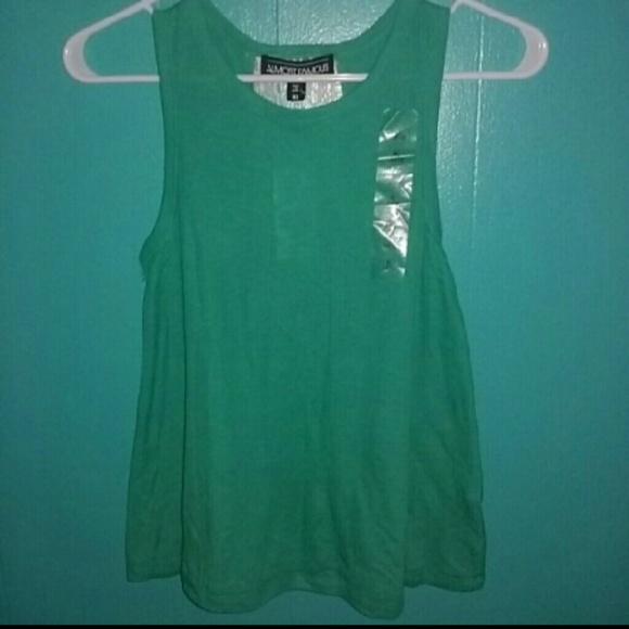 Flowy Tanks - Picture 3 of 4