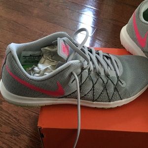 Weekend sale! NWT Nike