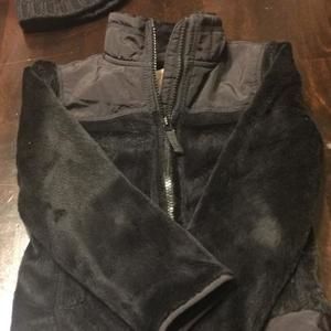 Worn once. Black zip up fleece size xs