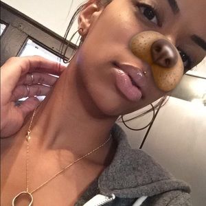 Meet your Posher, Deysha