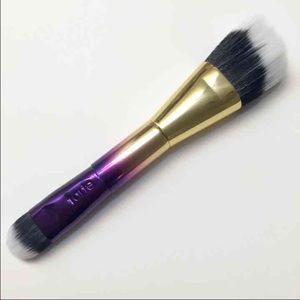 New Tarte Dual-Ended Highlighter Brush