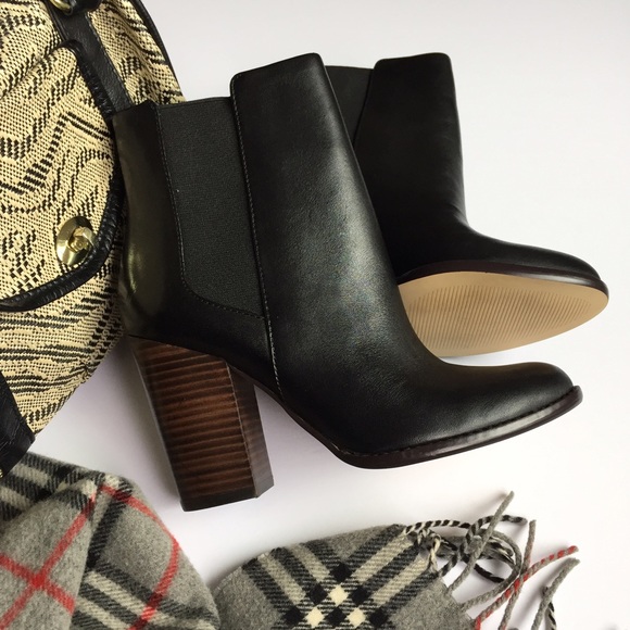 Banana Republic Booties - Meelia
