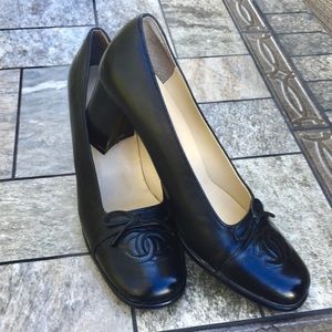 Authentic Chanel black leather shoes!