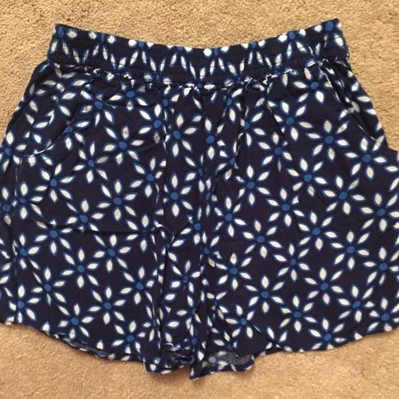 Children's place soft shorts. Blue floral print. Youth M