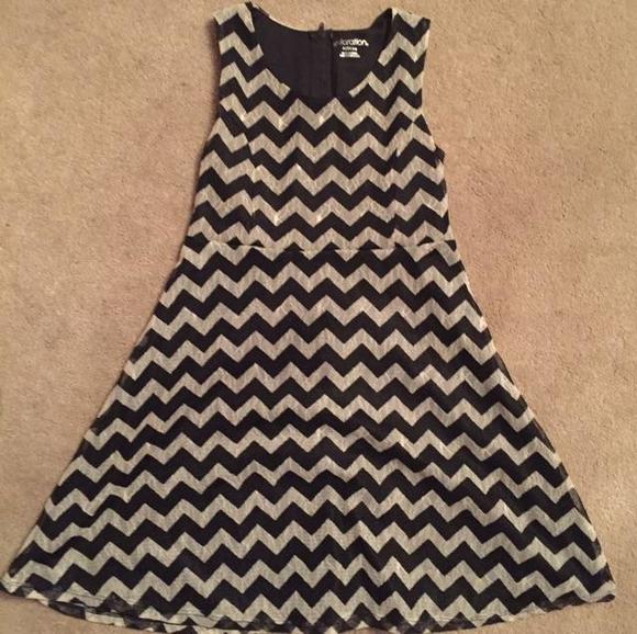 Xhilaration ivory/black chevron print dress. Youth M