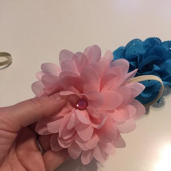 NWOT Set of 3 Baby Flower Headband Bows - Picture 2 of 4