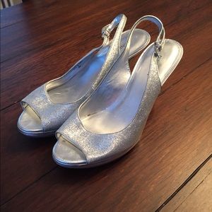 Silver sparkle sling back peep toe pumps!