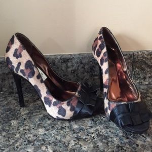 Carlos Santana leopard heel