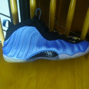 Foams nike