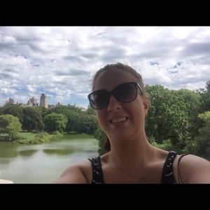 Meet your Posher, Laura