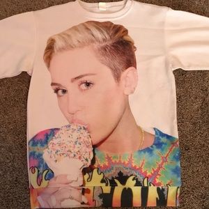 Miley Cyrus crewneck sweatshirt