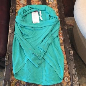 Lululemon Iconic Sweater Wrap NWT, size 6!